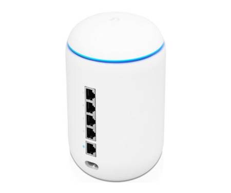 Точка доступа Ubiquiti UniFi Dream Machine (UDM)