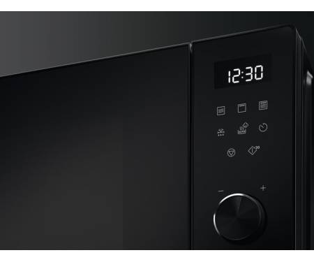 Electrolux Мікрохвильова піч 29л, електрон. керування, 900Вт, гриль, дисплей, інвертор, чорний