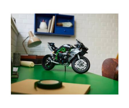 Конструктор LEGO Technic Мотоцикл Kawasaki Ninja H2R 643 деталі (42170)