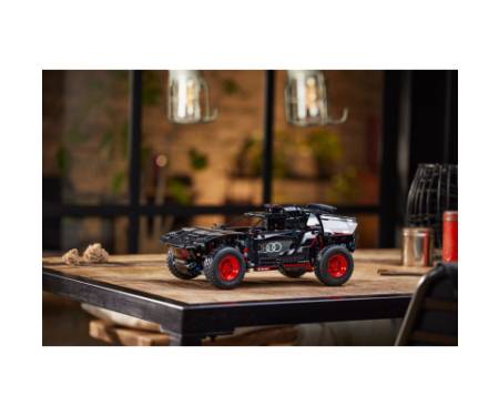 Конструктор LEGO Technic Audi RS Q e-tron 914 деталей (42160)