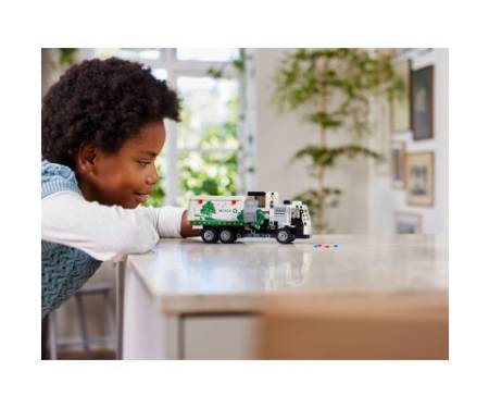 Конструктор LEGO Technic Сміттєвоз Mack LR Electric 503 деталей (42167)
