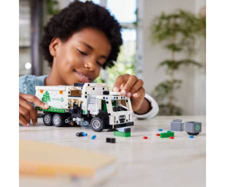 Конструктор LEGO Technic Сміттєвоз Mack LR Electric 503 деталей (42167)