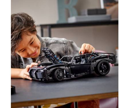 Конструктор LEGO Technic Бетмен: Бетмобіль 1360 деталей (42127)
