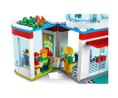 Конструктор LEGO City Лікарня 816 деталей (60330)
