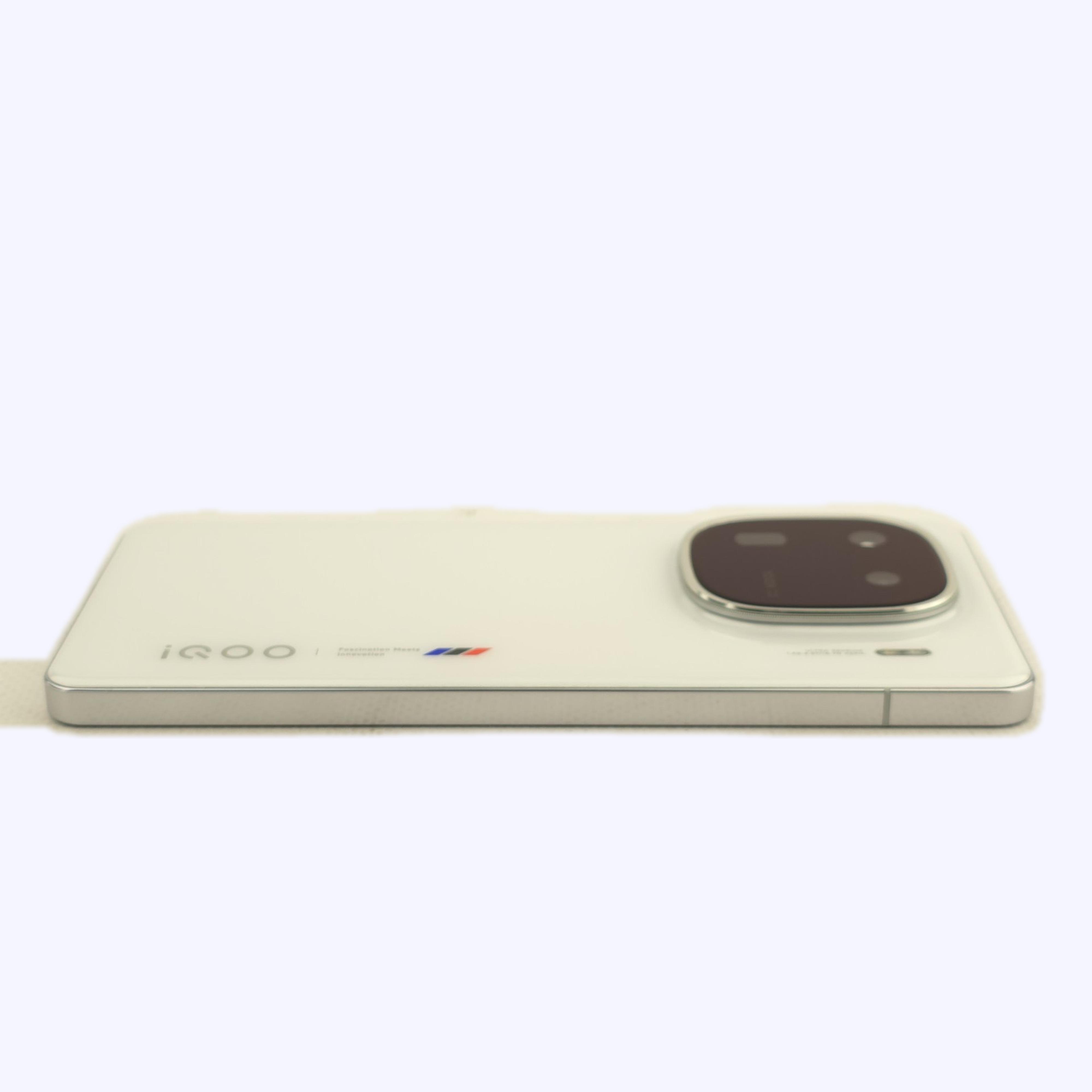 Vivo IQOO 12  12GB/256GB White (BMW M branding) (V2307A) (CN) 95331 A+ (Як новий)