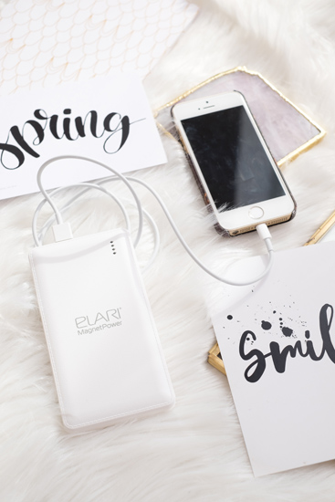 Универсальная мобильная батарея Elari MagnetPower 6000 мАч (White)