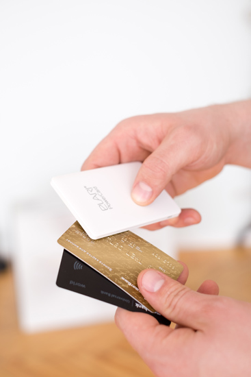 Універсальна мобільна батарея Elari PowerCard 2500 мАч (White)