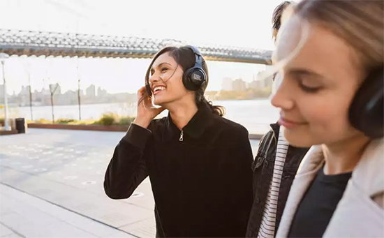 JBL Club 700BT