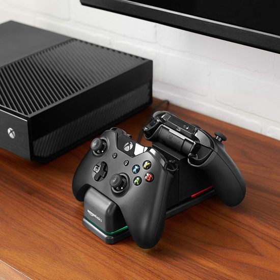 Зарядная станция AmazonBasics для контроллеров Xbox One (B01N1P0KFI)